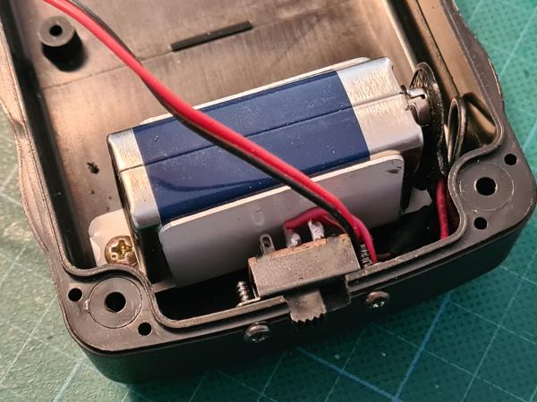 Bild "Elektronik:FledermausMobil-Batteriehalterung-1.jpg"